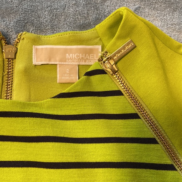 chartreuse Michael Kors dress with should zip feature - Picture 3 of 4